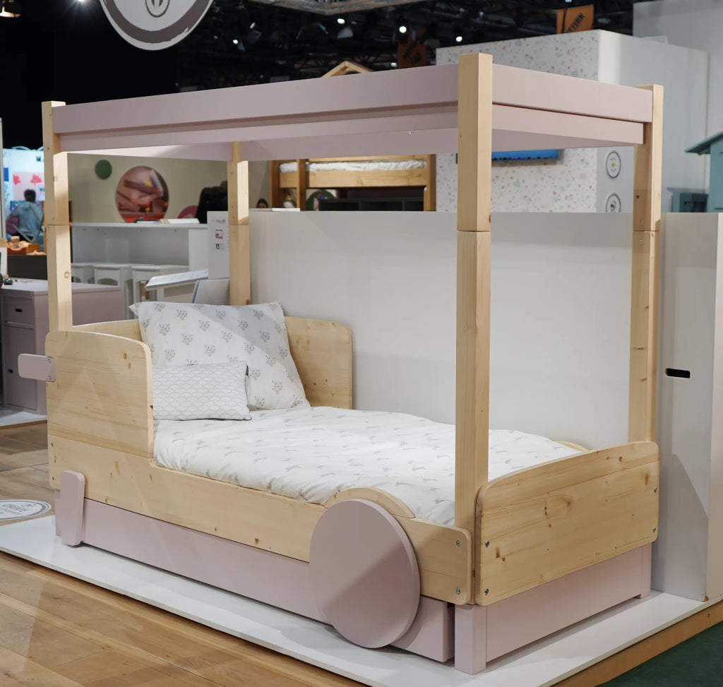 lit montessori baldaquin avec tiroir mise en situation