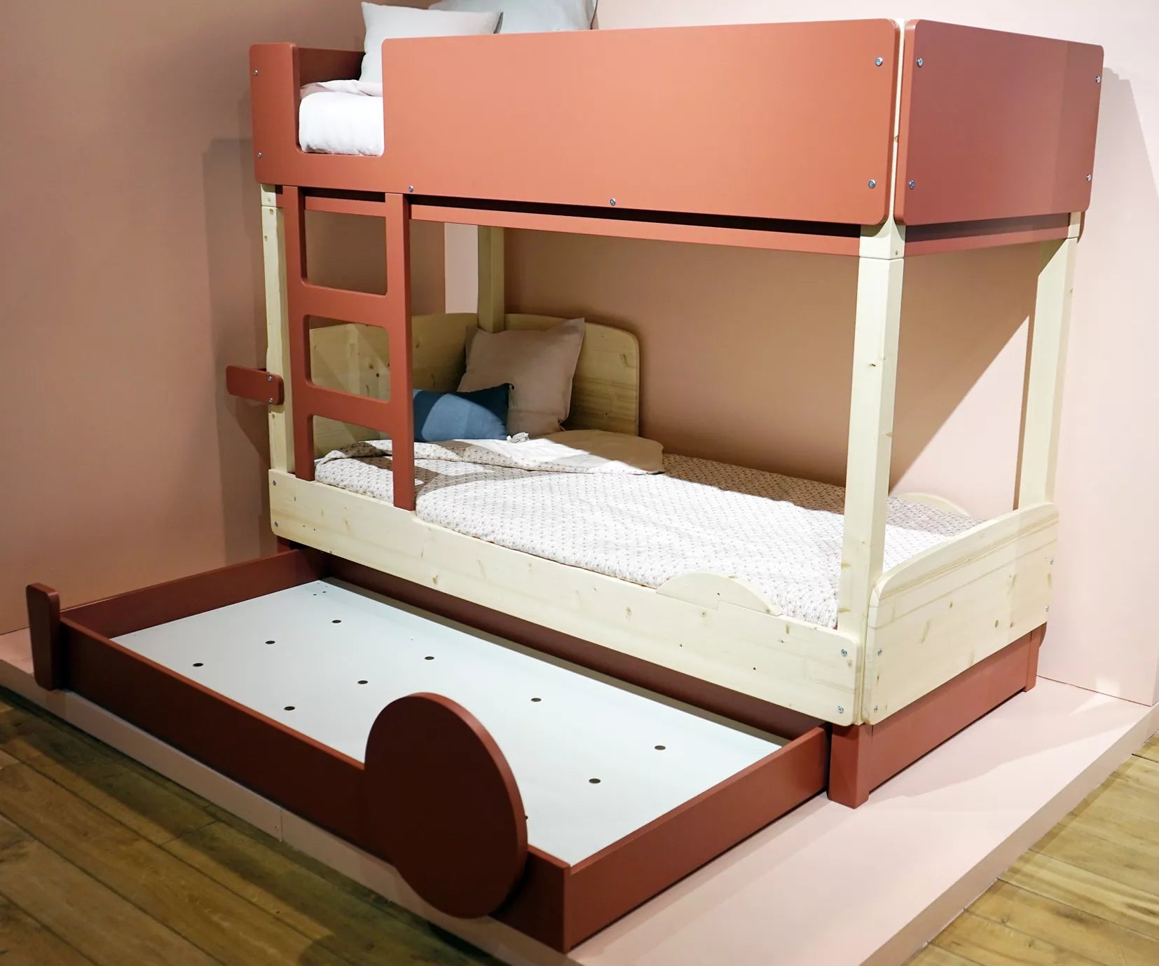 lit montessori superpose avec tiroir mise en situation